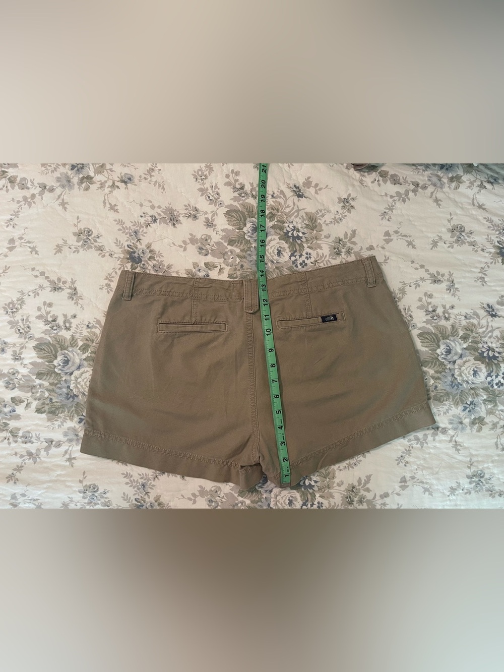 The North Face Women's Khaki Utility Shorts - Olive/Tan - Picture 3 of 3